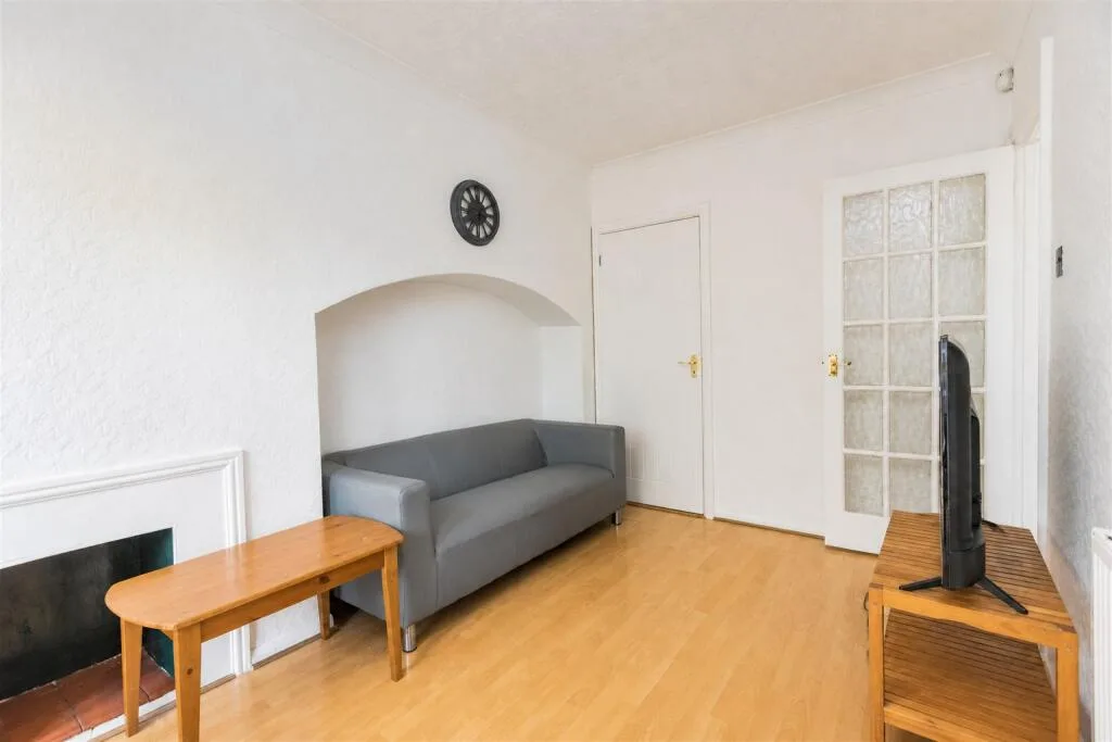 6 bedroom house for rent