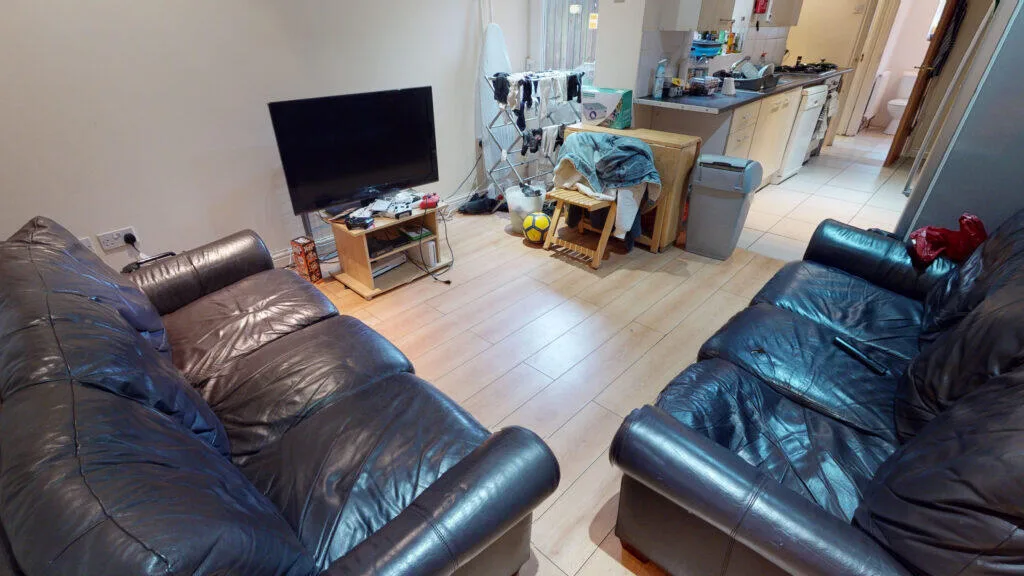 5 bedroom terraced house for rent
