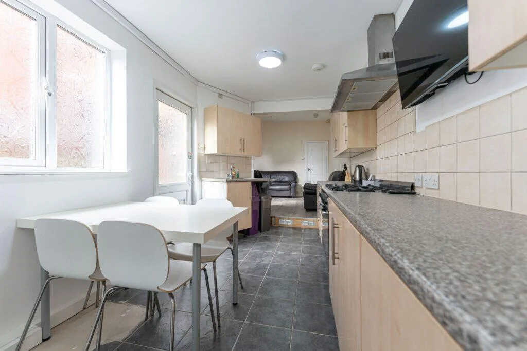 7 bedroom terraced house for rent