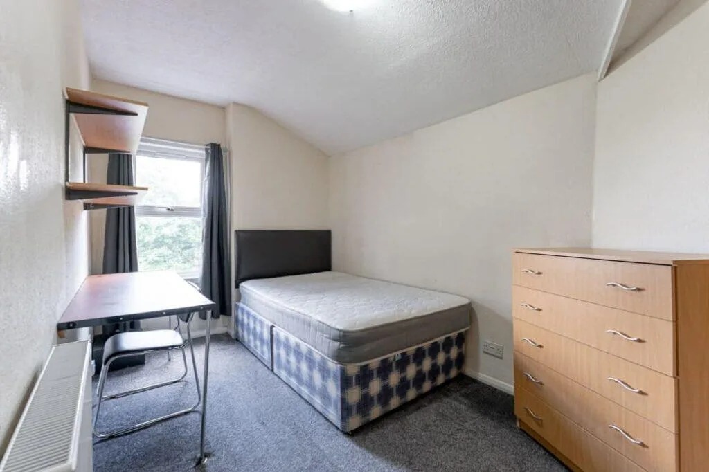 7 bedroom terraced house for rent