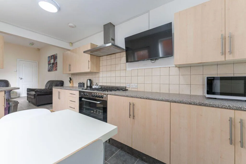 7 bedroom terraced house for rent