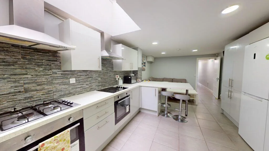 6 bedroom house for rent