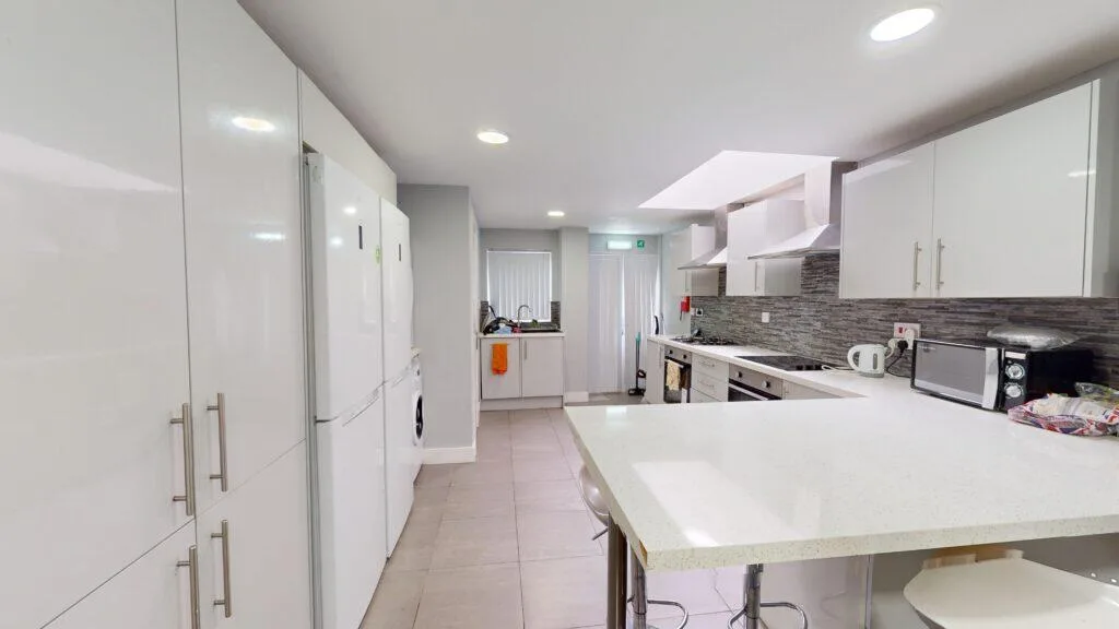 6 bedroom house for rent