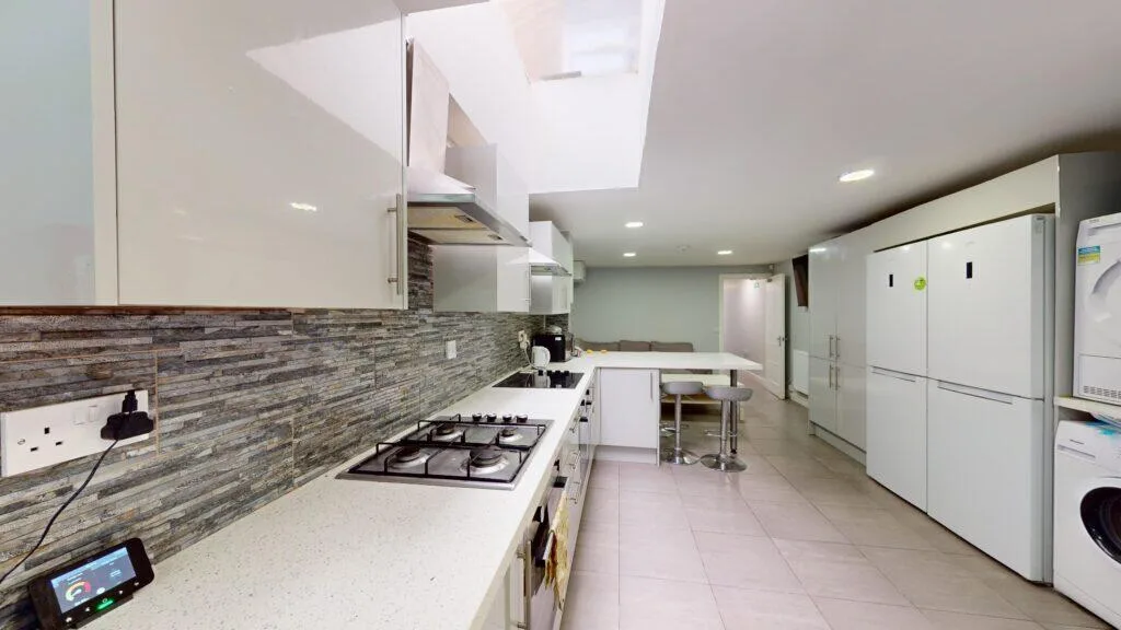 6 bedroom house for rent