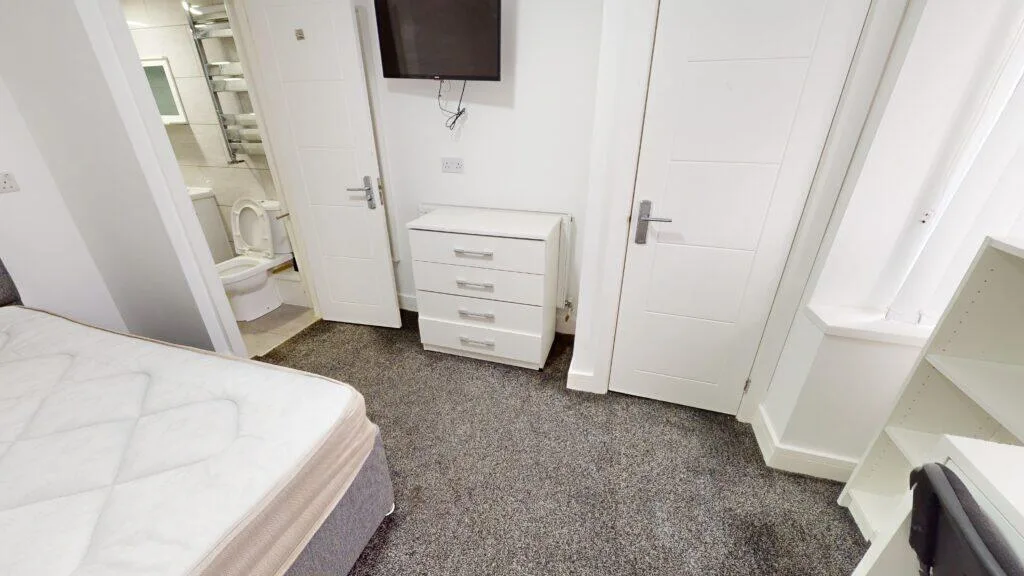 6 bedroom house for rent