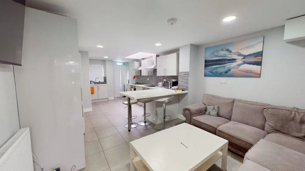 6 bedroom house for rent