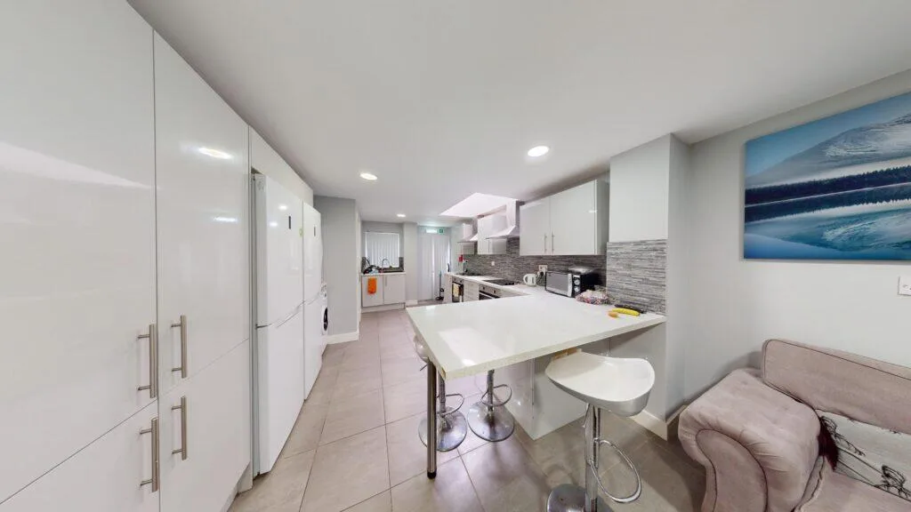 6 bedroom house for rent