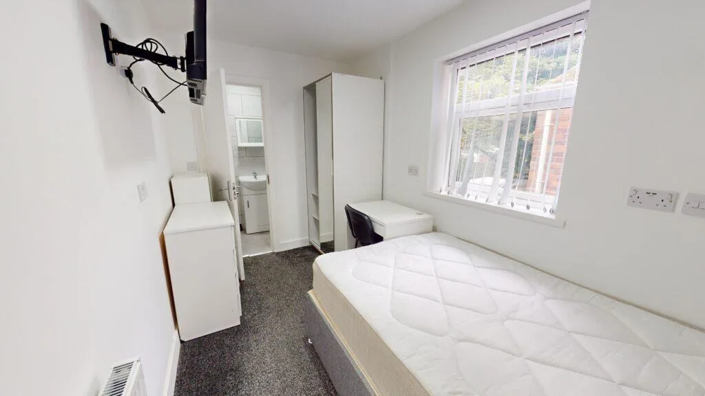 6 bedroom house for rent