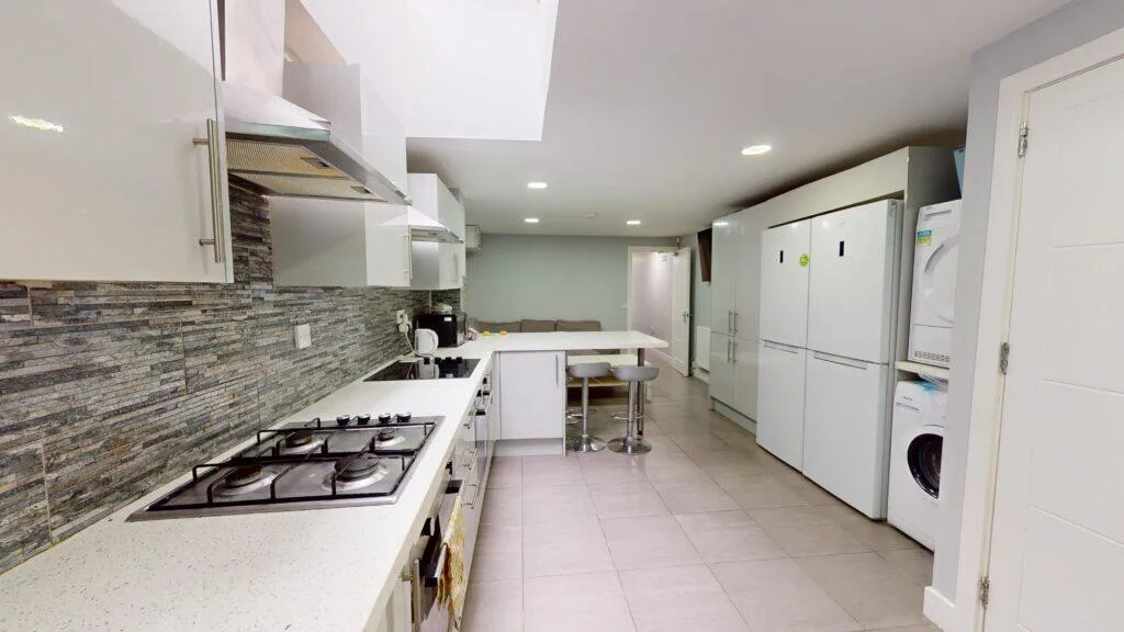 6 bedroom house for rent