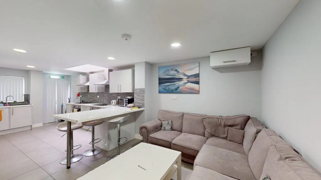 6 bedroom house for rent