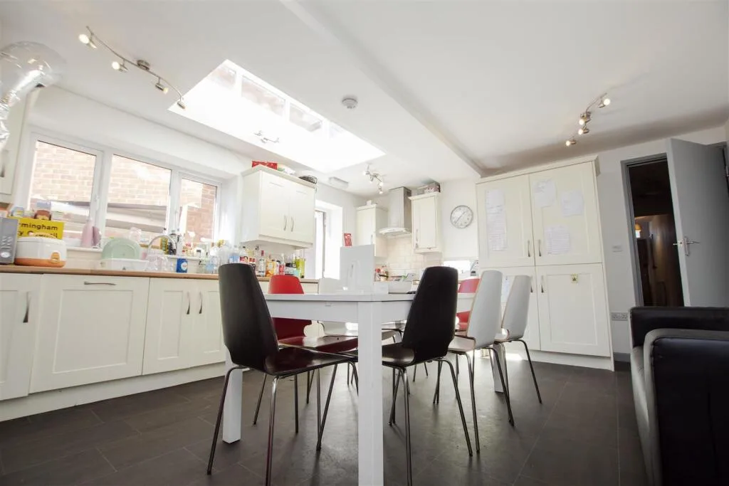 7 bedroom house for rent