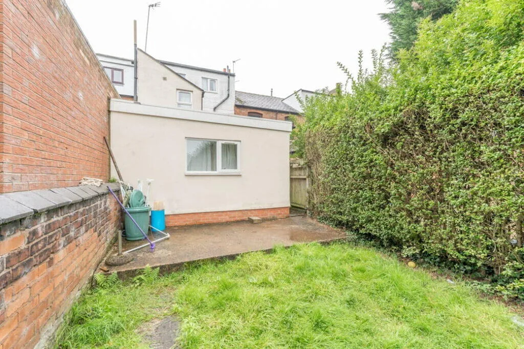9 bedroom terraced house for rent