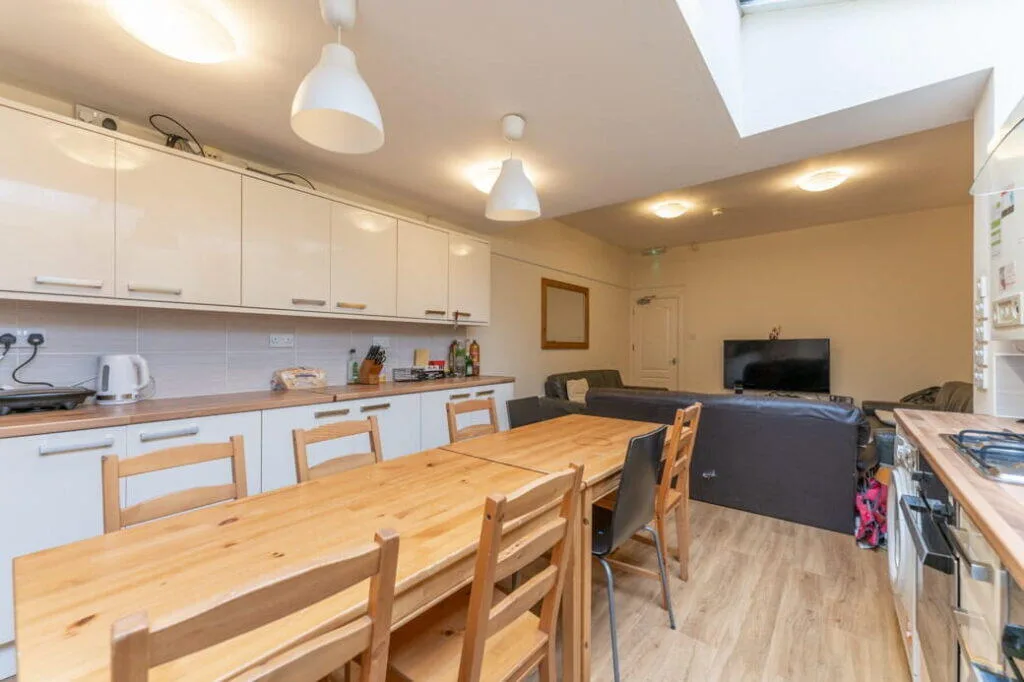 9 bedroom terraced house for rent