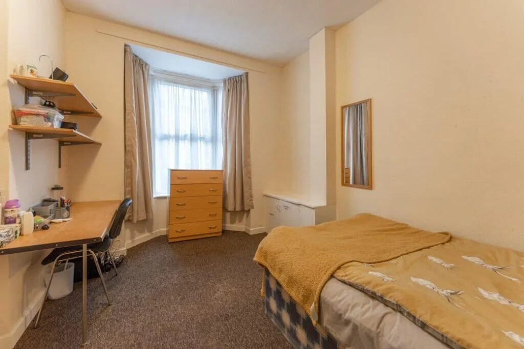 9 bedroom terraced house for rent