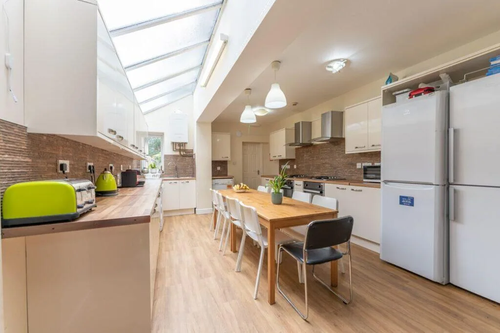 9 bedroom terraced house for rent