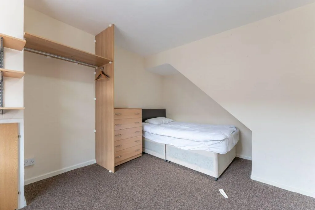 9 bedroom terraced house for rent