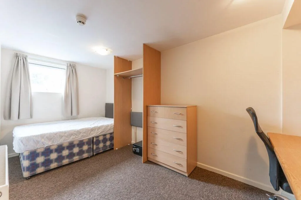 9 bedroom terraced house for rent