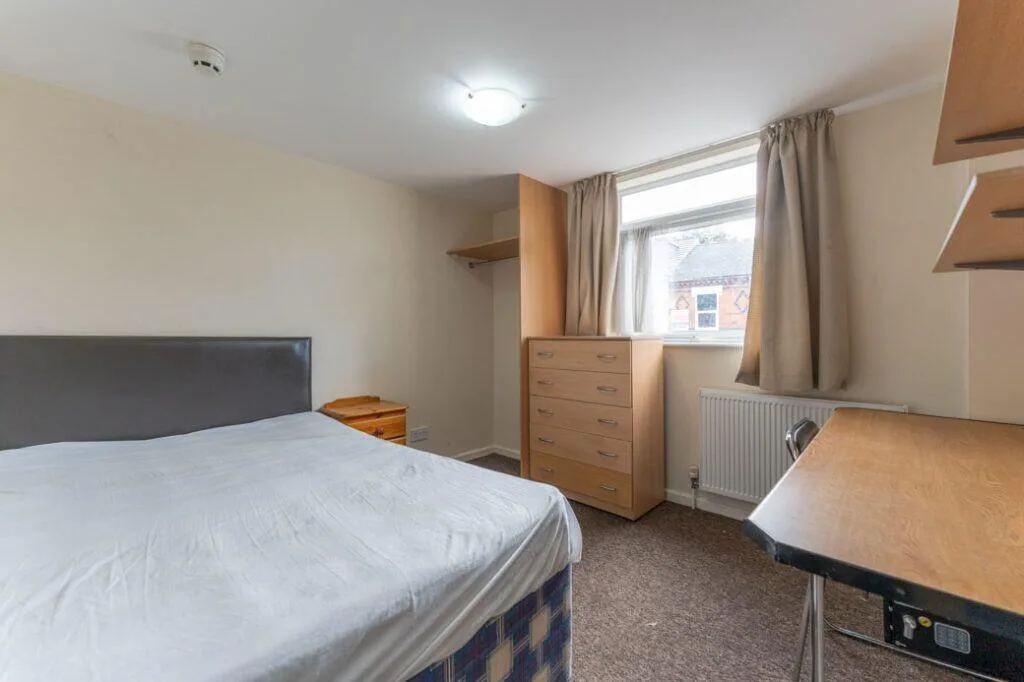9 bedroom terraced house for rent