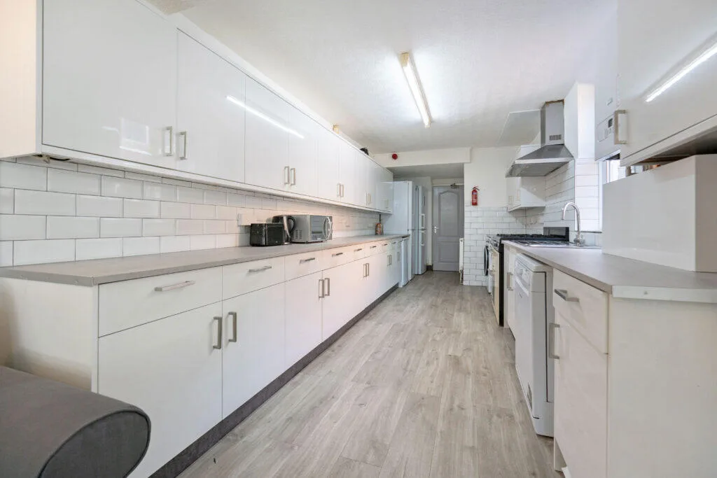 9 bedroom terraced house for rent