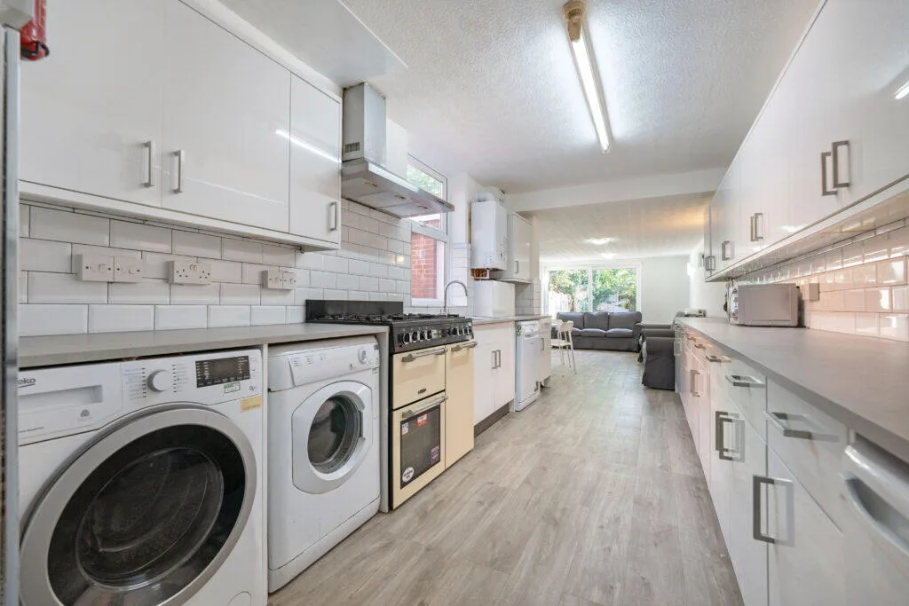 9 bedroom terraced house for rent