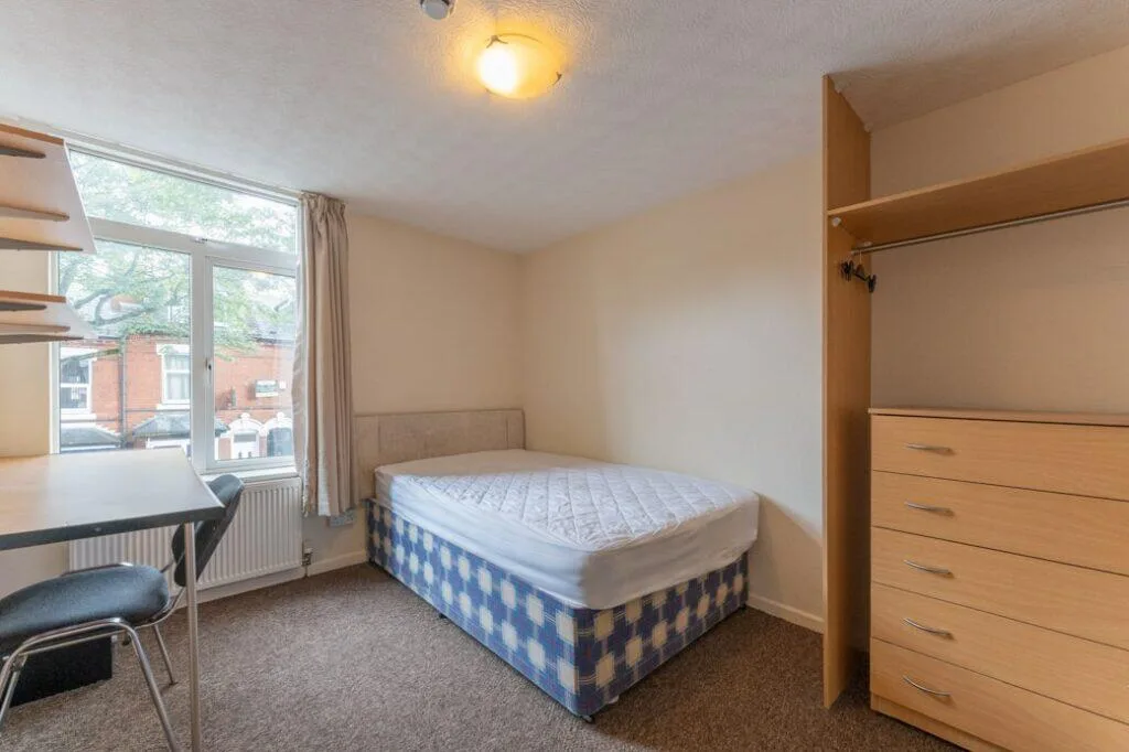 7 bedroom terraced house for rent