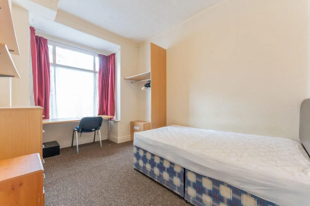 7 bedroom terraced house for rent