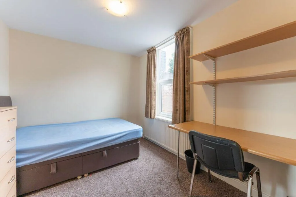 7 bedroom terraced house for rent
