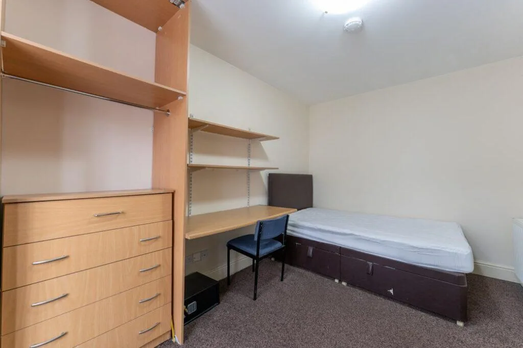 7 bedroom terraced house for rent