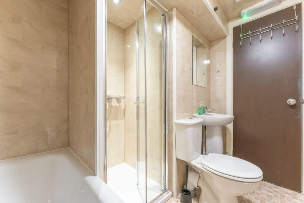 6 bedroom terraced house for rent
