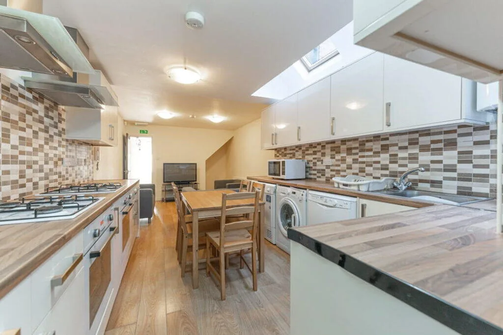 6 bedroom terraced house for rent
