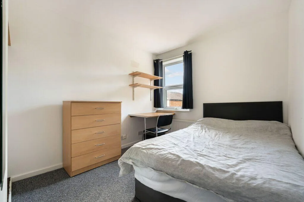 9 bedroom terraced house for rent