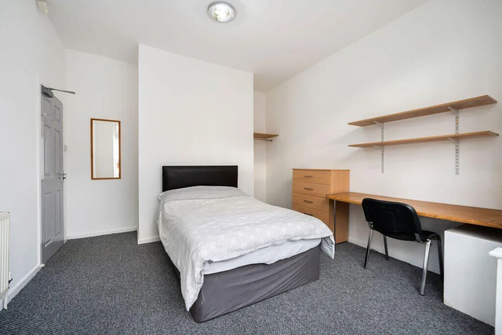 9 bedroom terraced house for rent