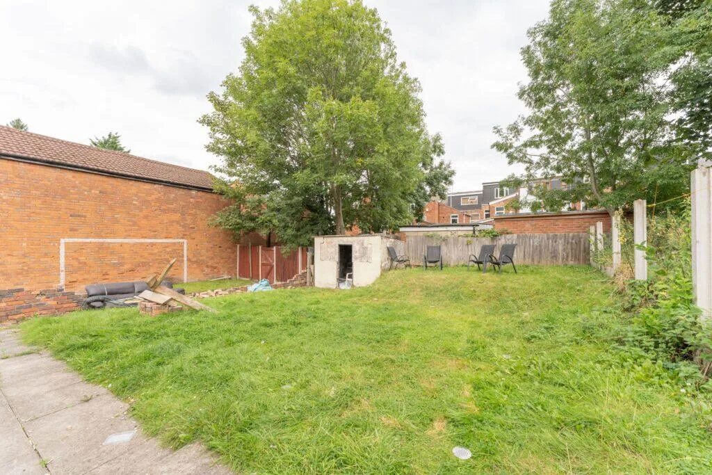 9 bedroom terraced house for rent