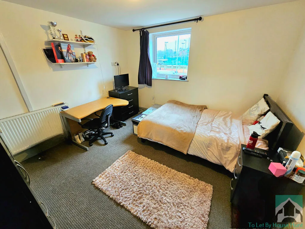 6 bedroom terraced house for rent