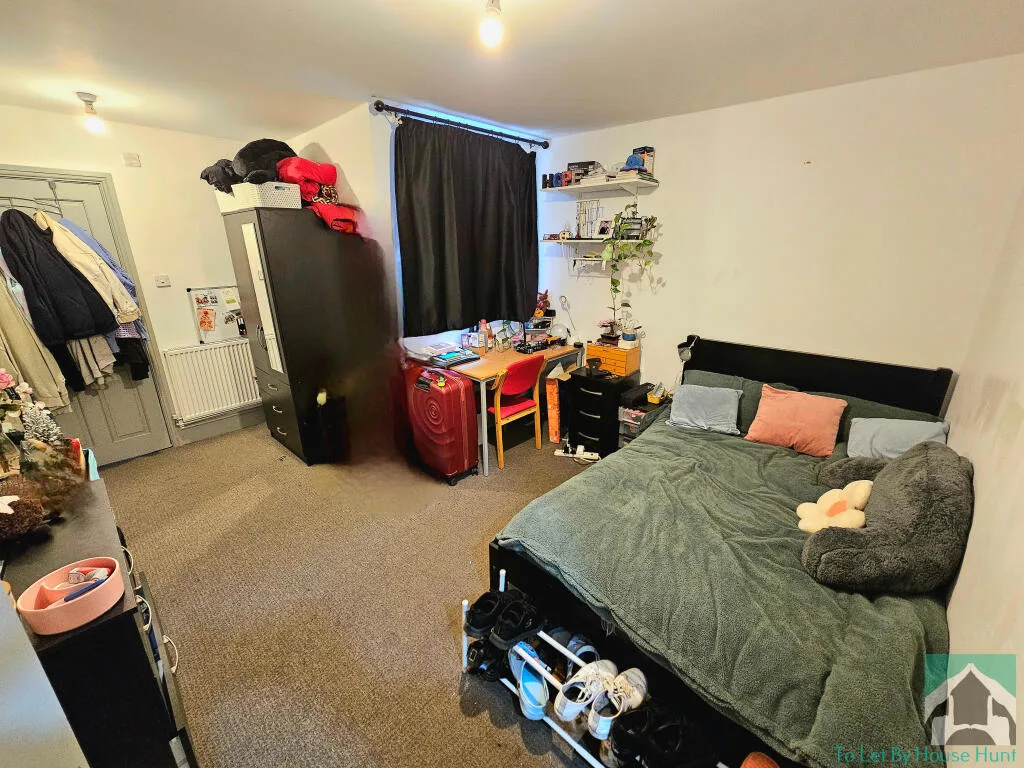 6 bedroom terraced house for rent
