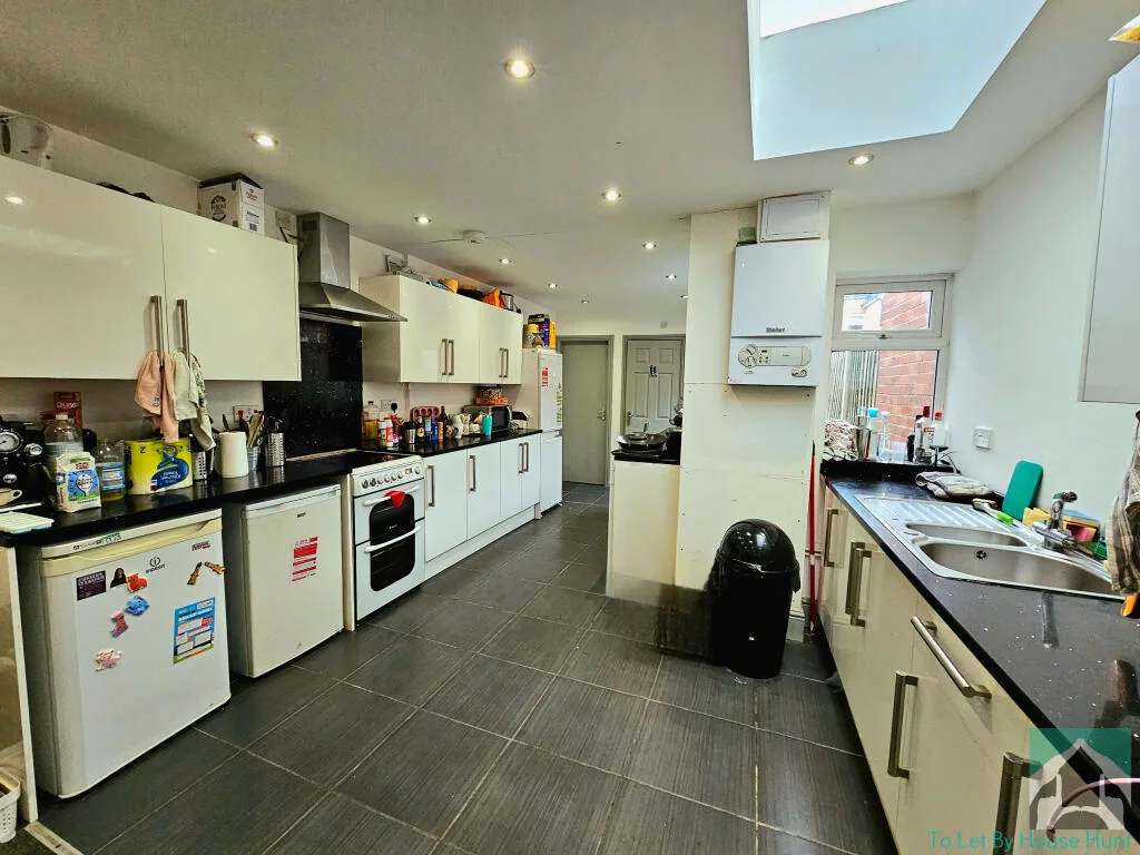 6 bedroom terraced house for rent