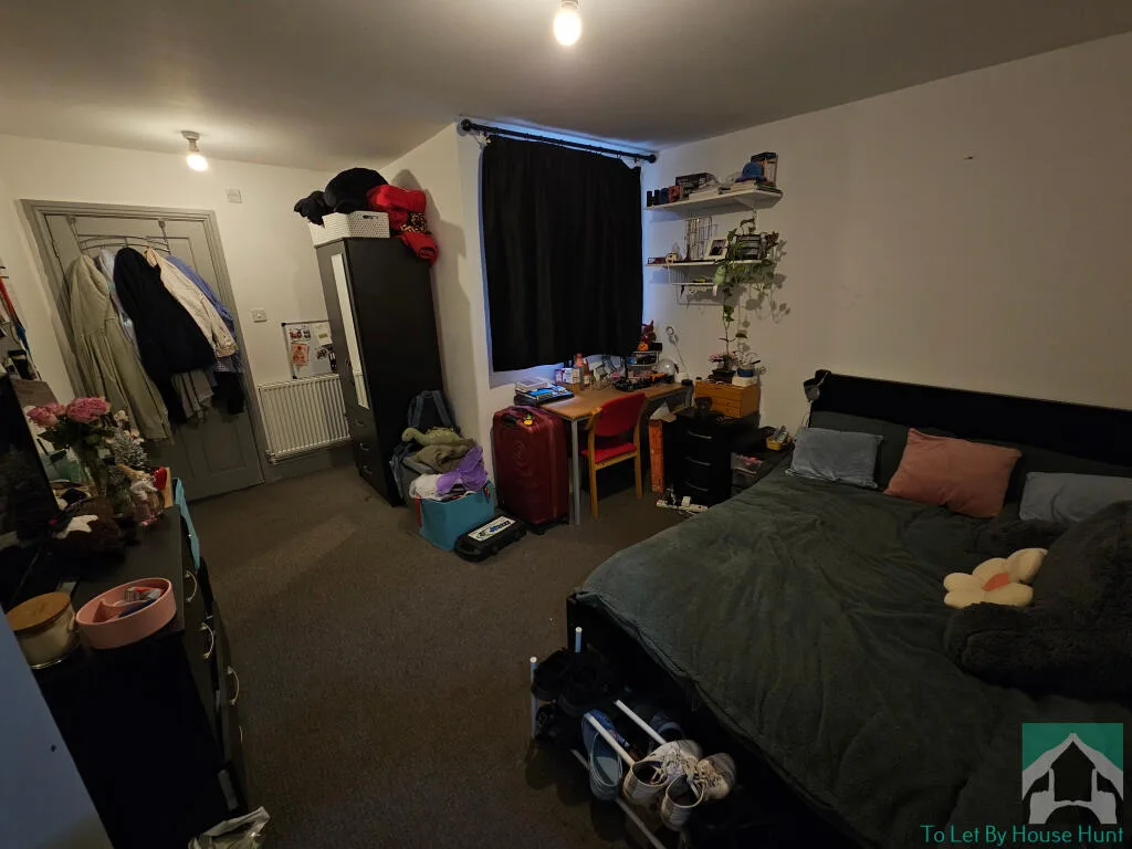 6 bedroom terraced house for rent