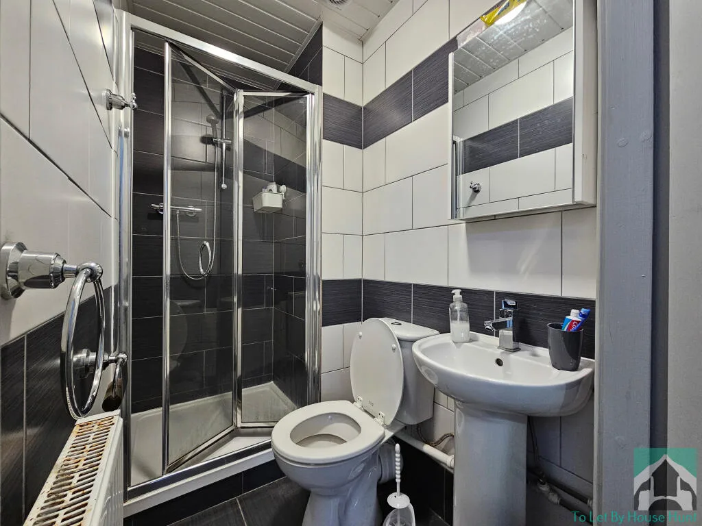 6 bedroom terraced house for rent