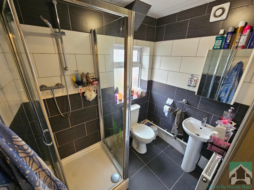 6 bedroom terraced house for rent