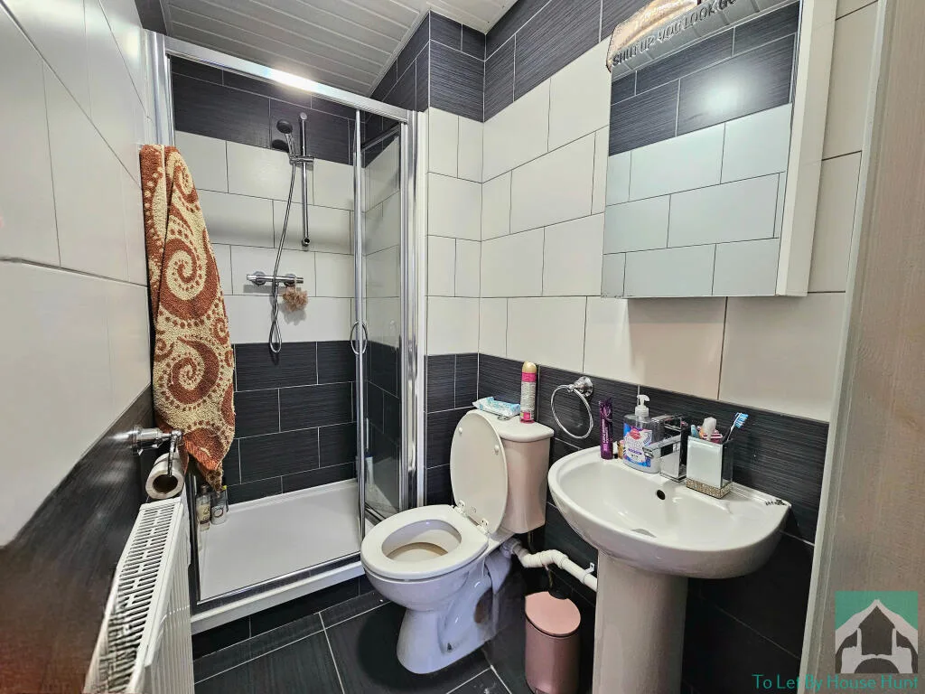 6 bedroom terraced house for rent