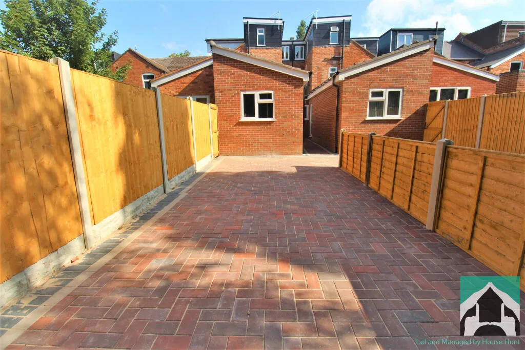 7 bedroom terraced house for rent