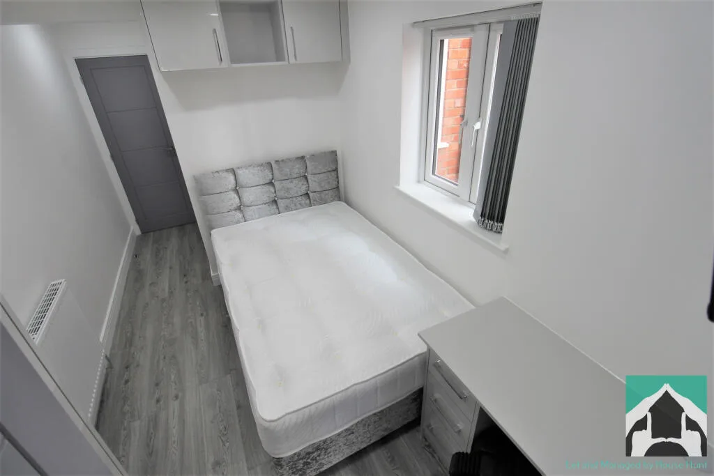 7 bedroom terraced house for rent