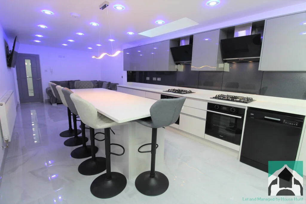 7 bedroom terraced house for rent