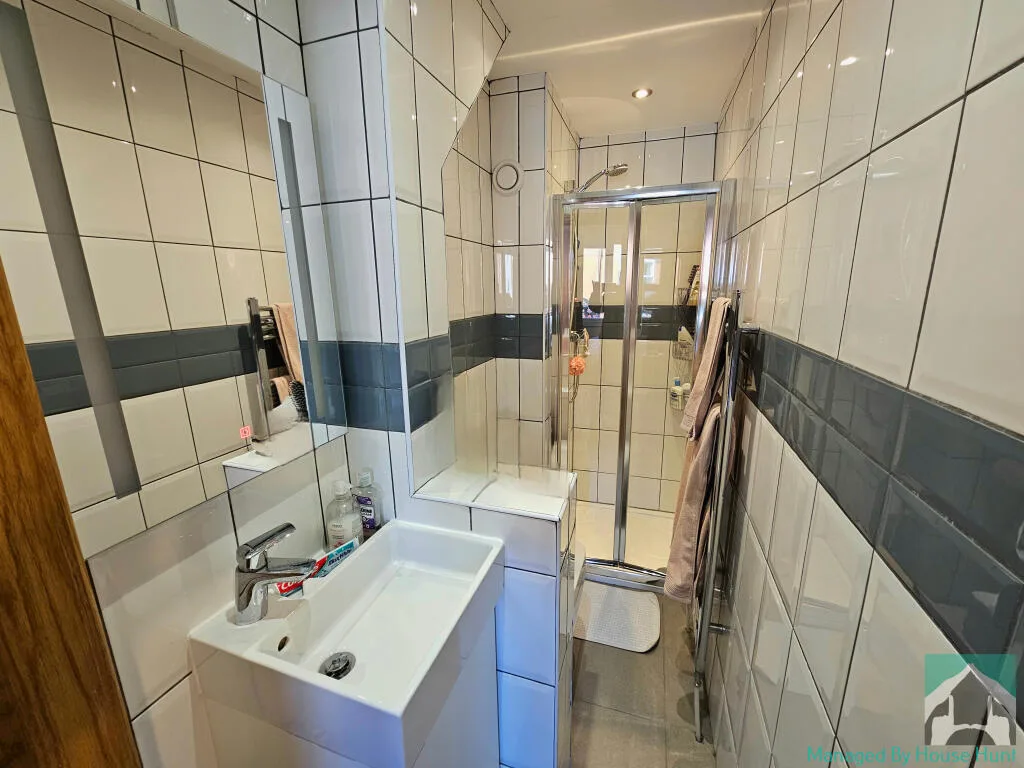 6 bedroom terraced house for rent