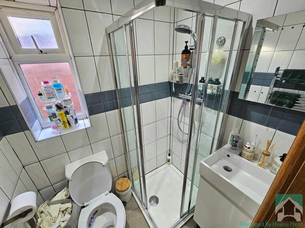 6 bedroom terraced house for rent