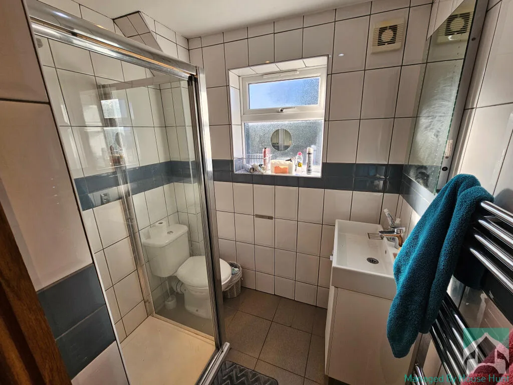 6 bedroom terraced house for rent