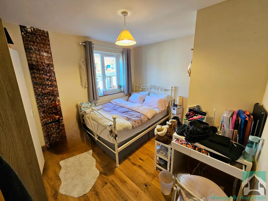 6 bedroom terraced house for rent
