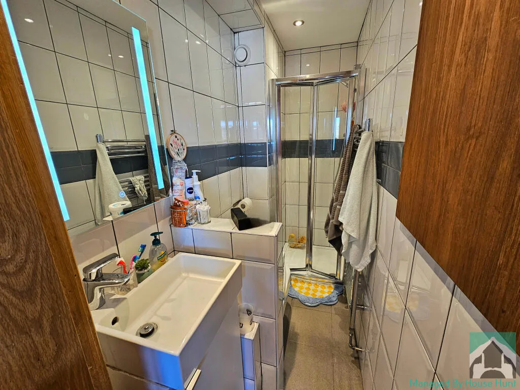 6 bedroom terraced house for rent