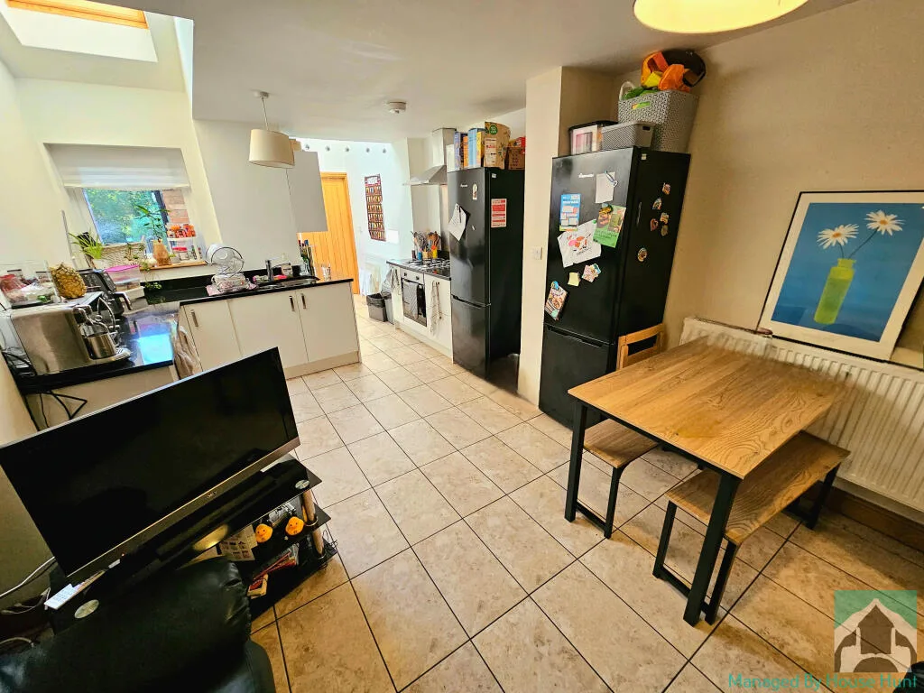 6 bedroom terraced house for rent