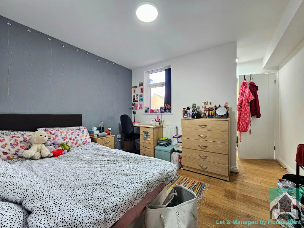 6 bedroom house for rent